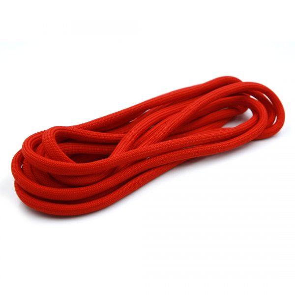 Okrągły pleciony sznurek odzieżowy w kolorze czerwonym polskiego producenta pasmanterii firmy KORDUS.