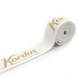 Odzieżowa guma tkana żakardowa z wzorem w kolorze białym ze złotą metalizowaną nicią polskiego producenta pasmanterii KORDUS.