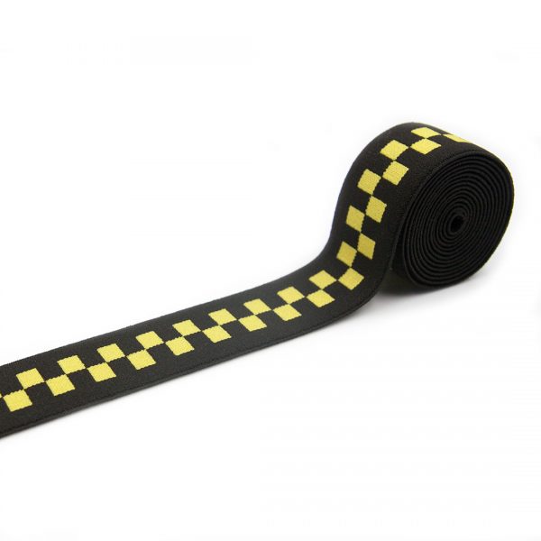 Guma tkana żakardowa w kolorze czarnym z żółtym wzorem do odzieży sportowej.