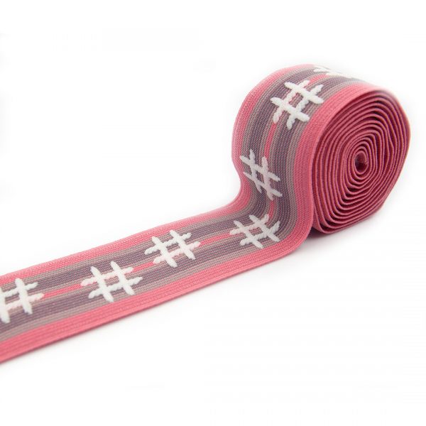 Guma tkana żakardowa w kolorze różowym z szarymi paskami i białym wzorem do odzieży sportowej.
